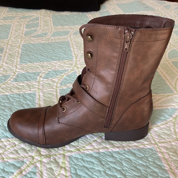 WOMEN’S SIZE 9 NWOT BOOTS - Picture 3 of 5